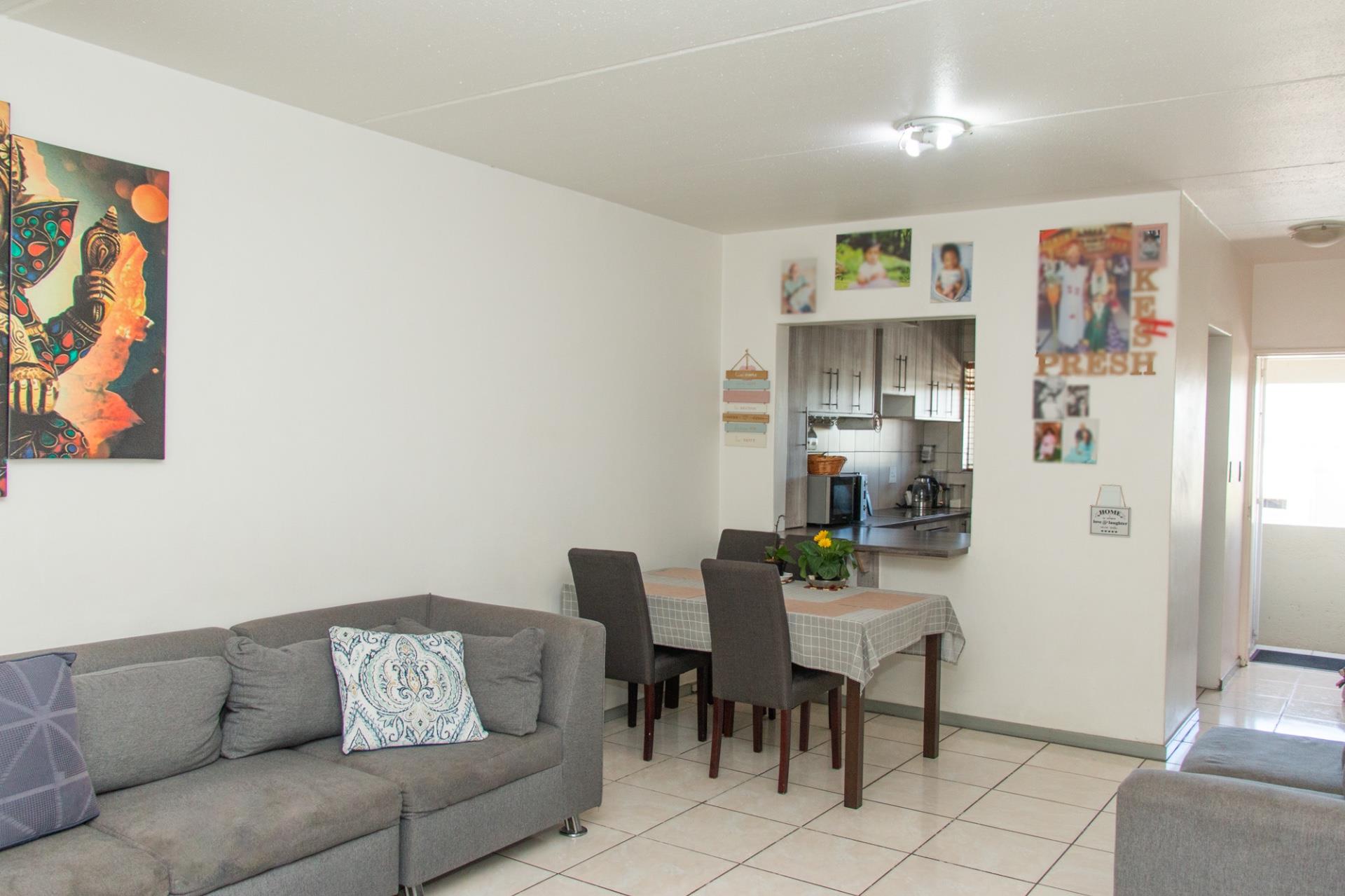 Stylish Gem in Vorna Valley, Minutes from Mall of Africa