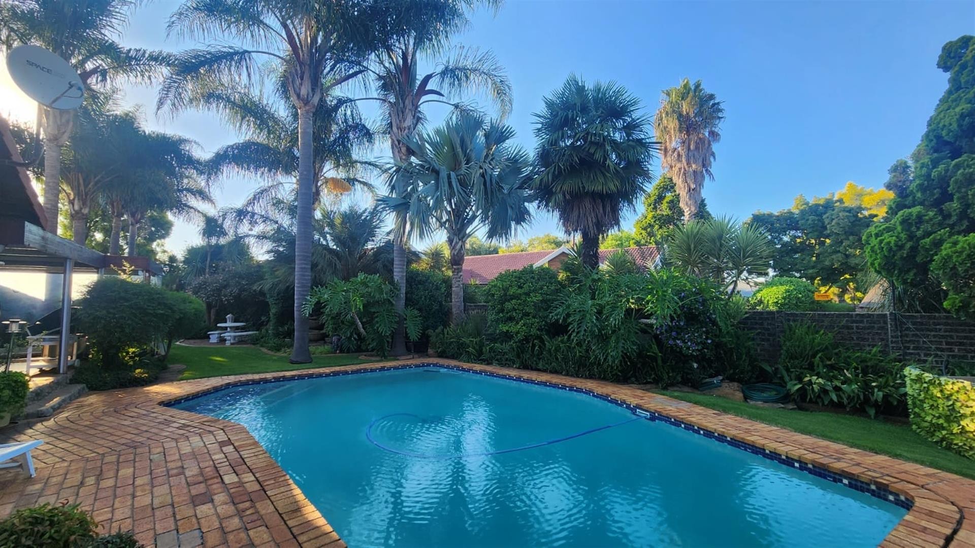 3 bedroom 2 bathroom house in Gated community - Springs