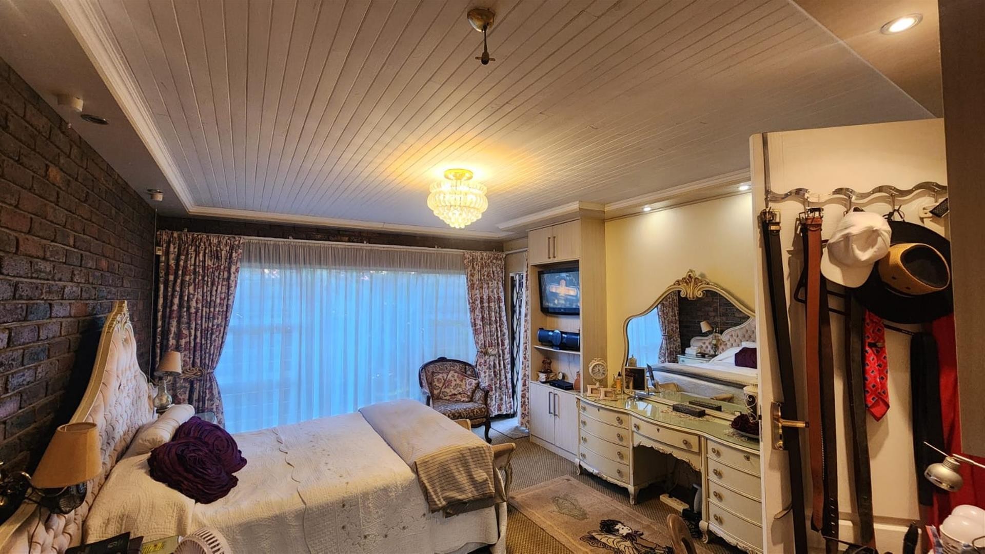 3 bedroom 2 bathroom house in Gated community - Springs