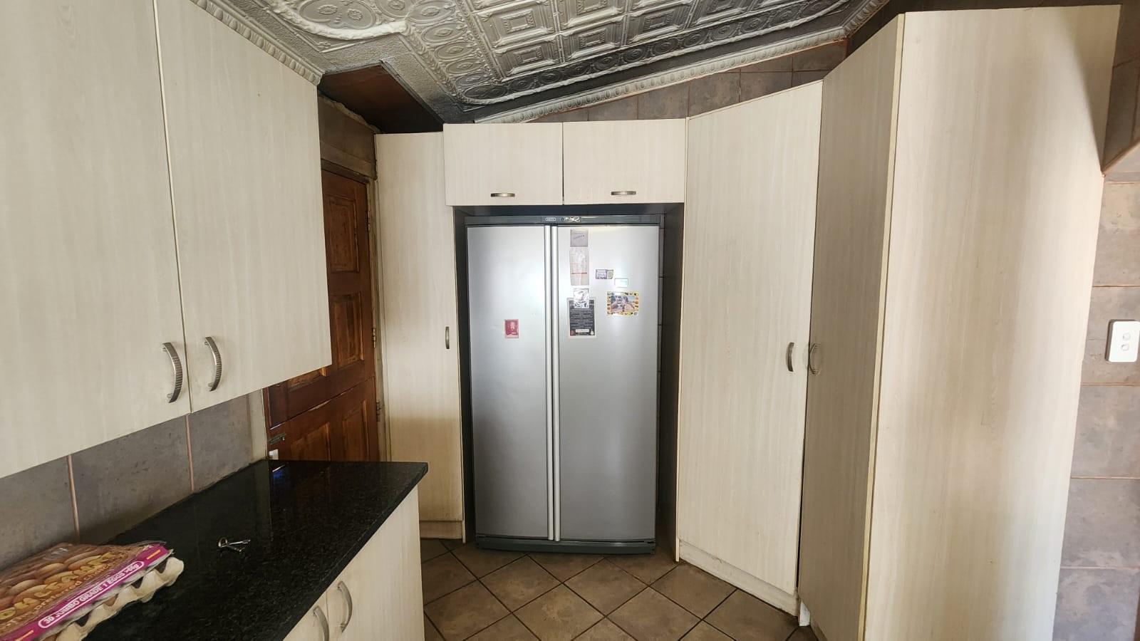 Charming 3 Bedroom Family Home with Pool and Spacious Yard