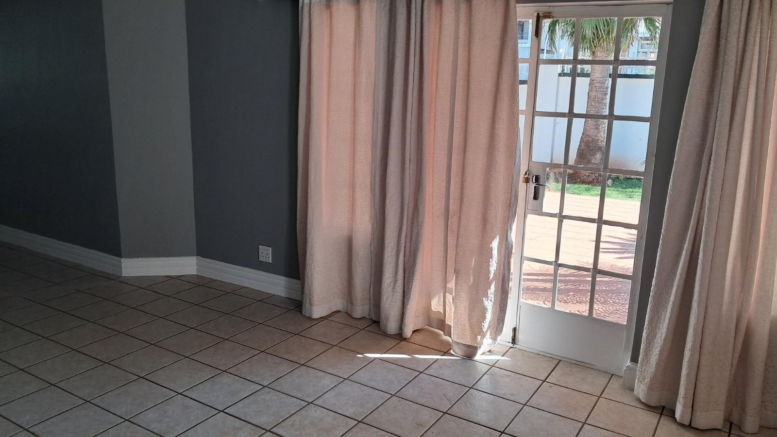 2 Bedroom Townhouse For Sale in Die Hoewes, Centurion