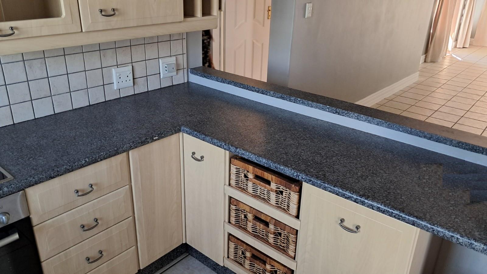 2 Bedroom Townhouse For Sale in Die Hoewes, Centurion