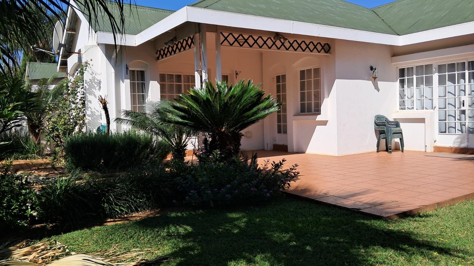 2 Bedroom Townhouse For Sale in Die Hoewes, Centurion
