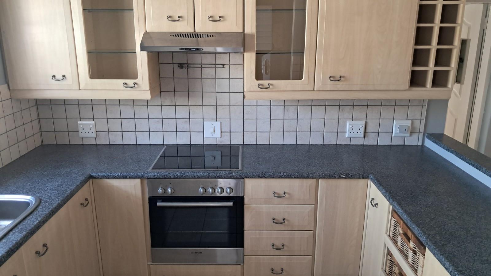 2 Bedroom Townhouse For Sale in Die Hoewes, Centurion