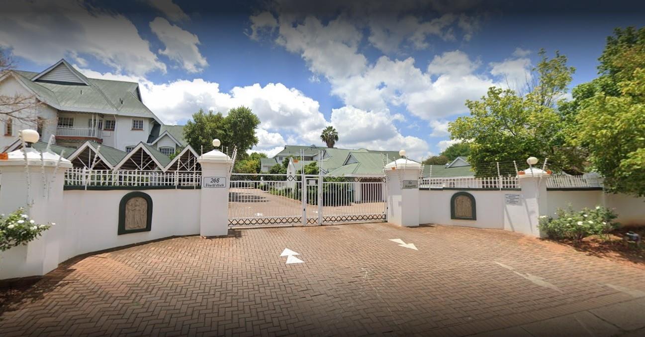 2 Bedroom Townhouse For Sale in Die Hoewes, Centurion