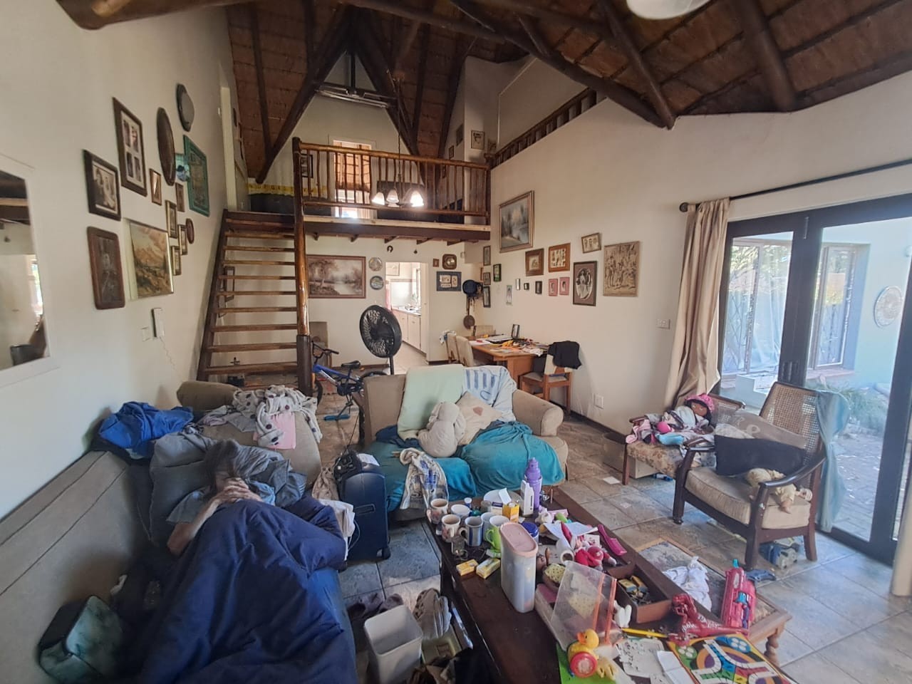 Spacious Coastal Family Home With Pool And Potential