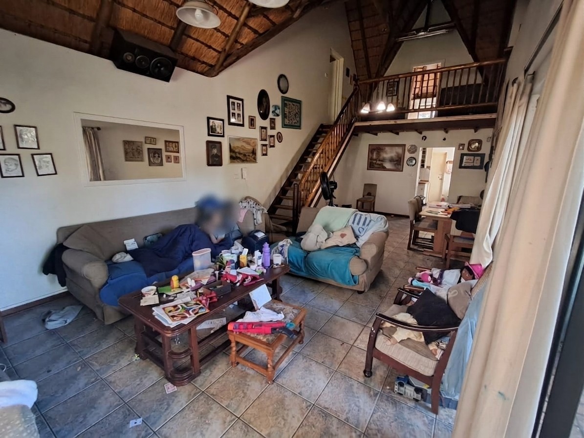 Spacious Coastal Family Home With Pool And Potential