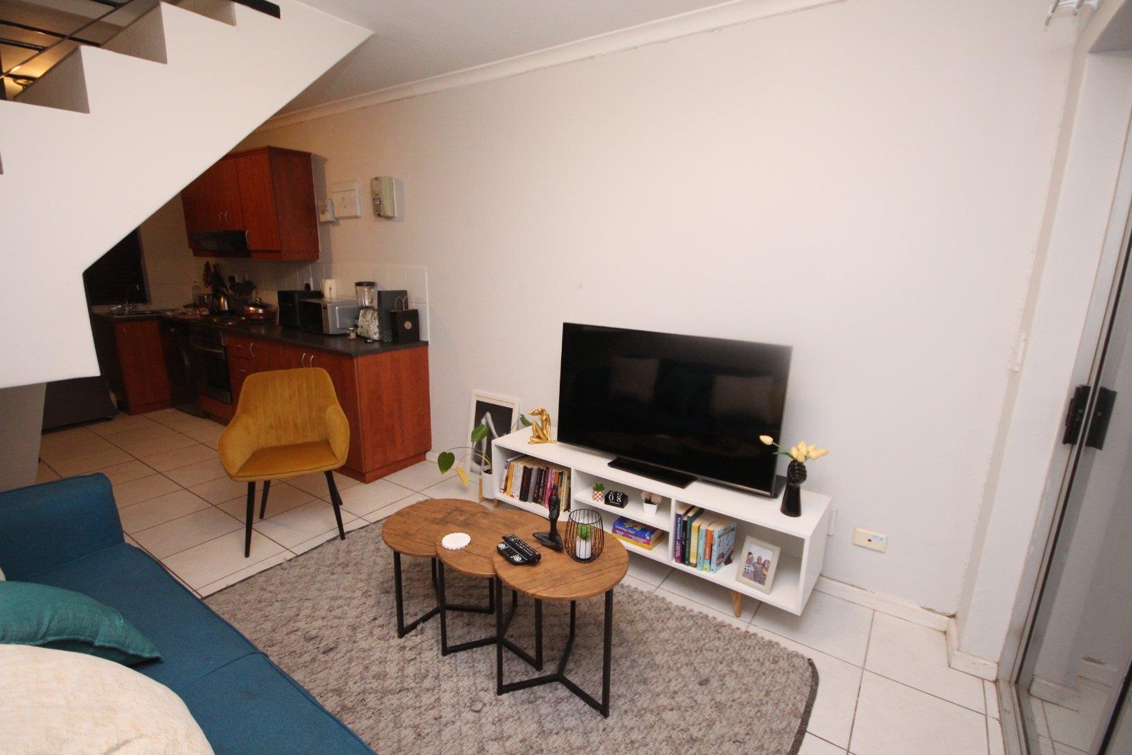 Apartment For Sale in Uitziht, Kraaifontein