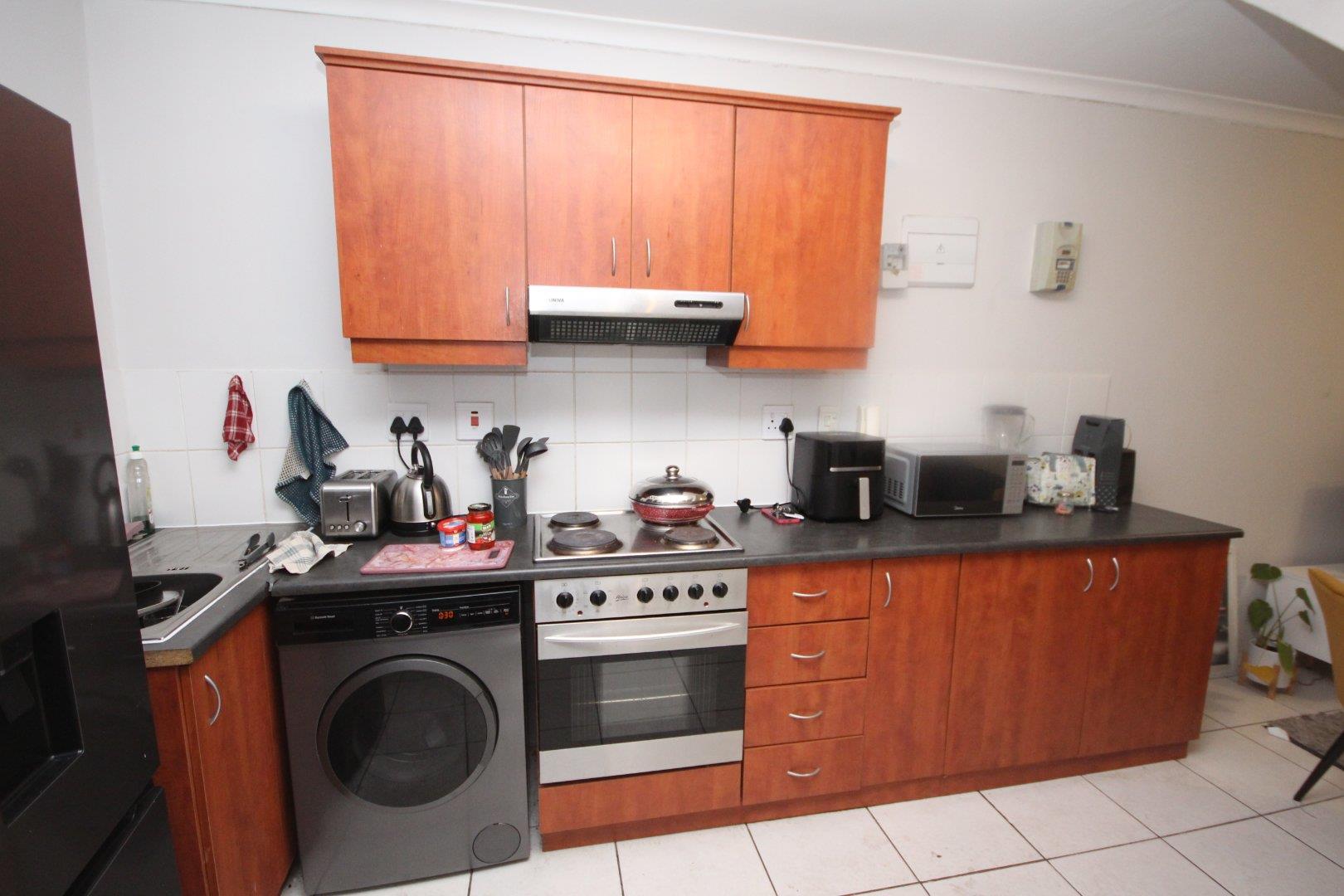 Apartment For Sale in Uitziht, Kraaifontein