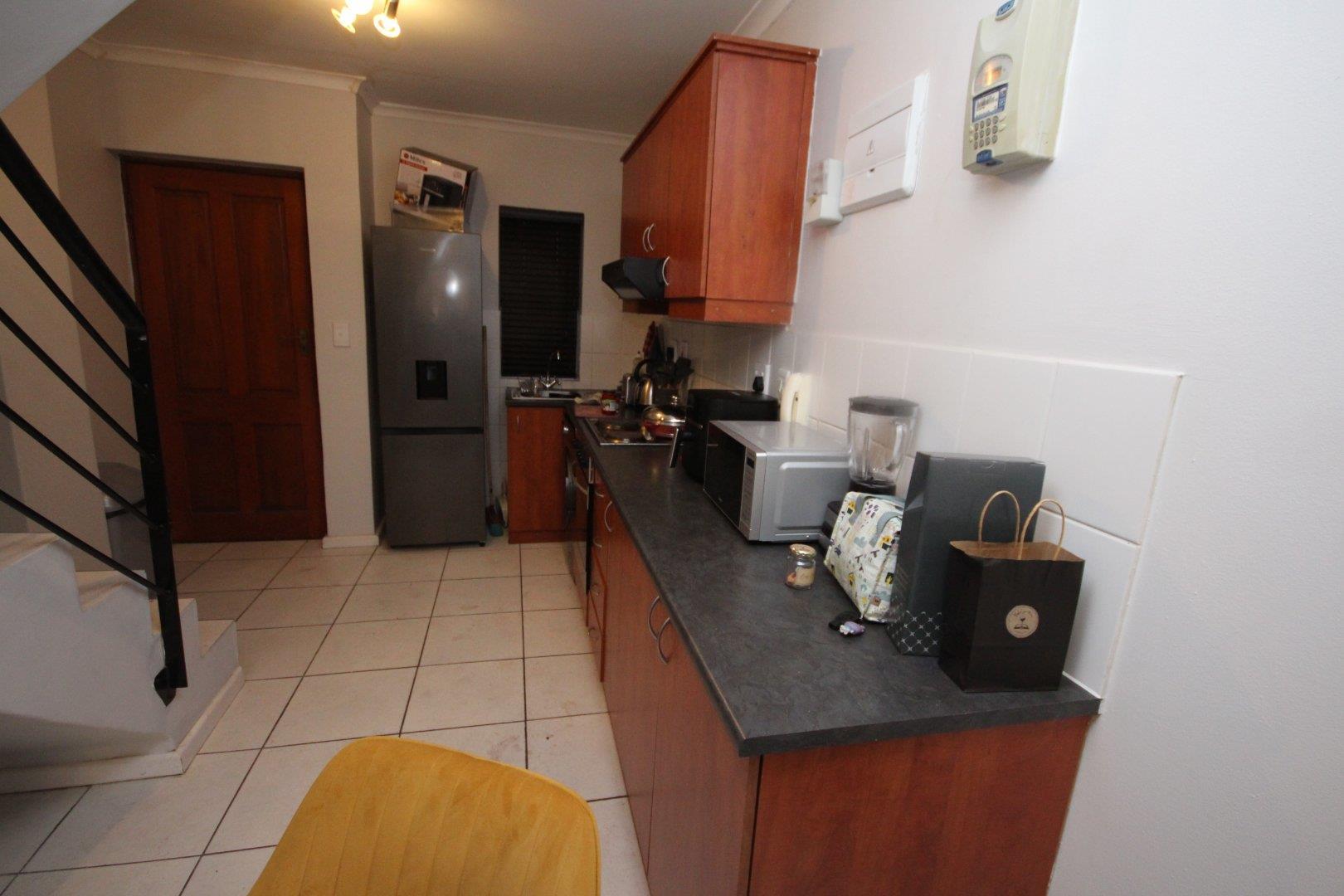 Apartment For Sale in Uitziht, Kraaifontein