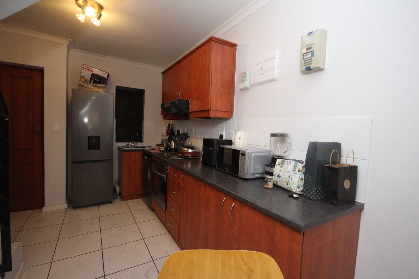 Apartment For Sale in Uitziht, Kraaifontein