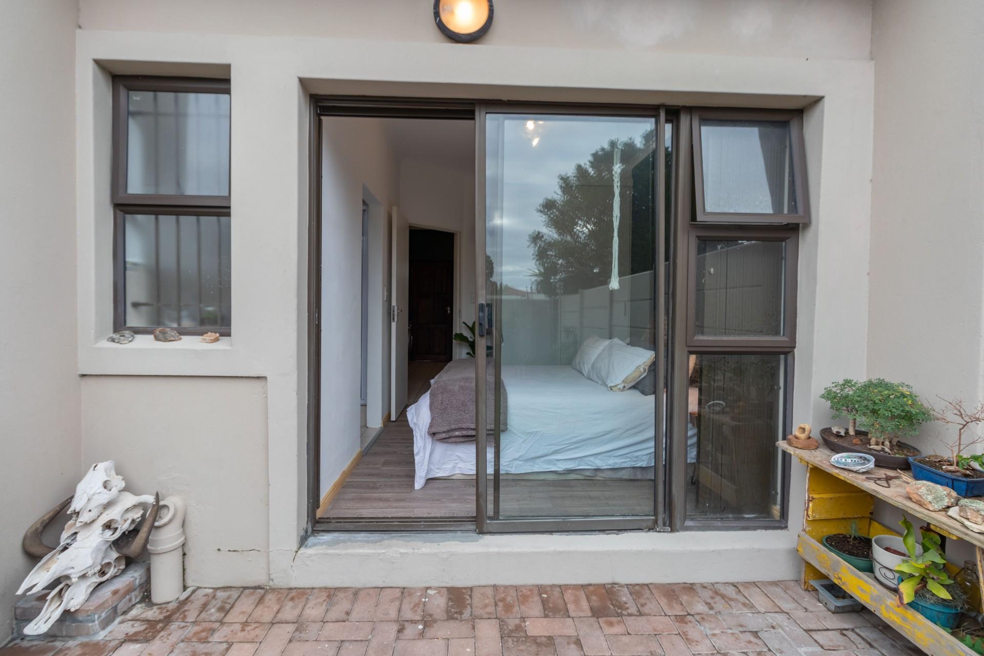Pet Friendly One Bedroom Garden Apartment