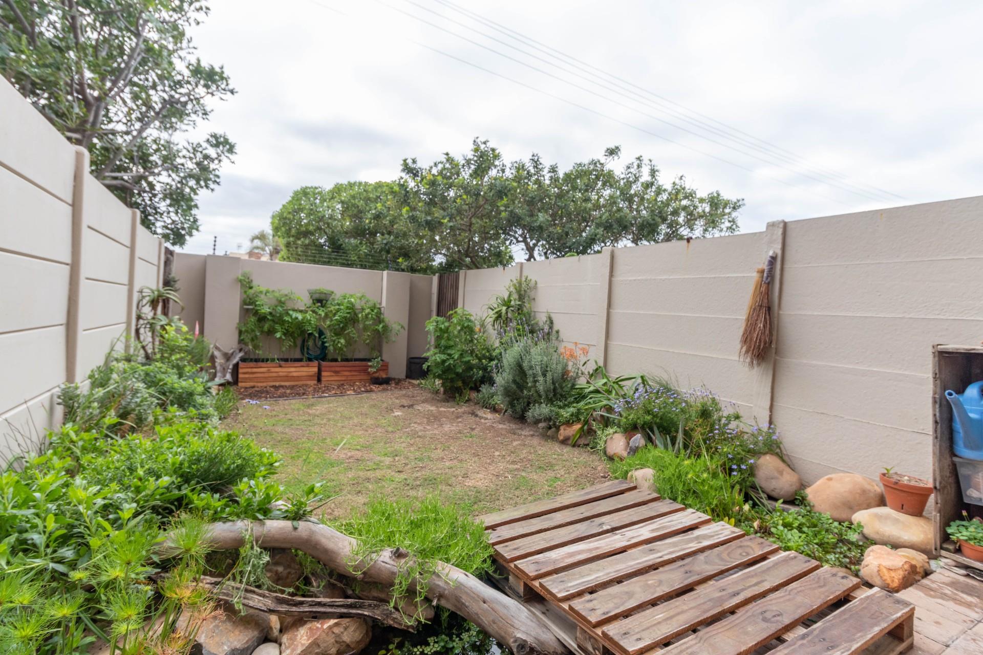 Pet Friendly One Bedroom Garden Apartment