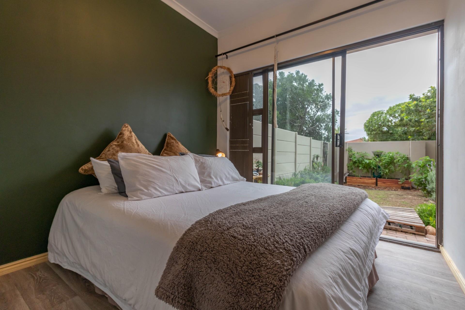 Pet Friendly One Bedroom Garden Apartment