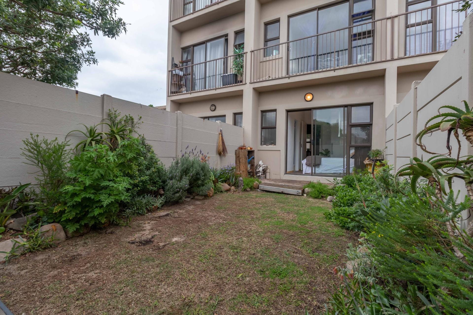 Pet Friendly One Bedroom Garden Apartment