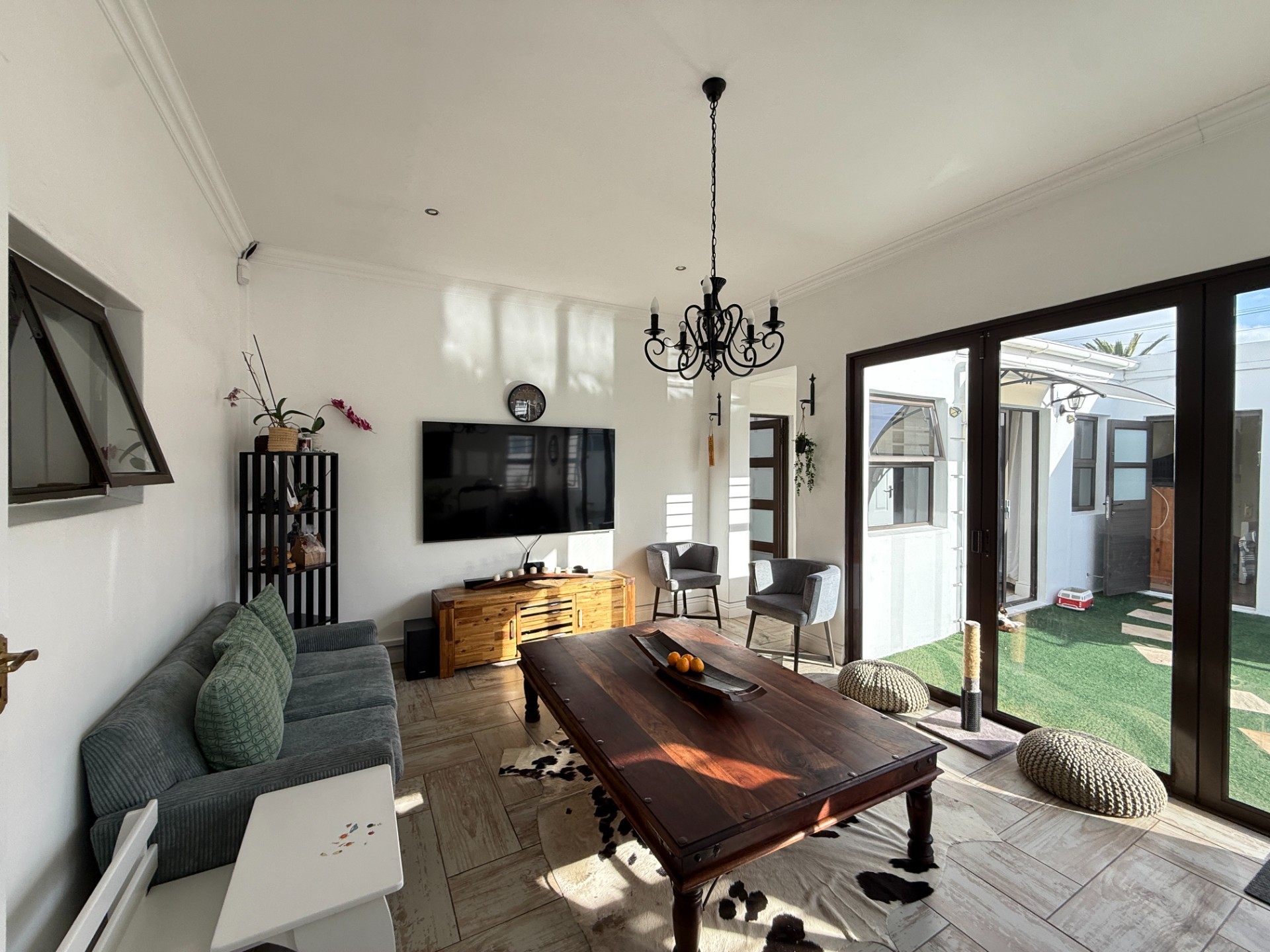 Modern 4 Bedroom Family Home In Goodwood Estate