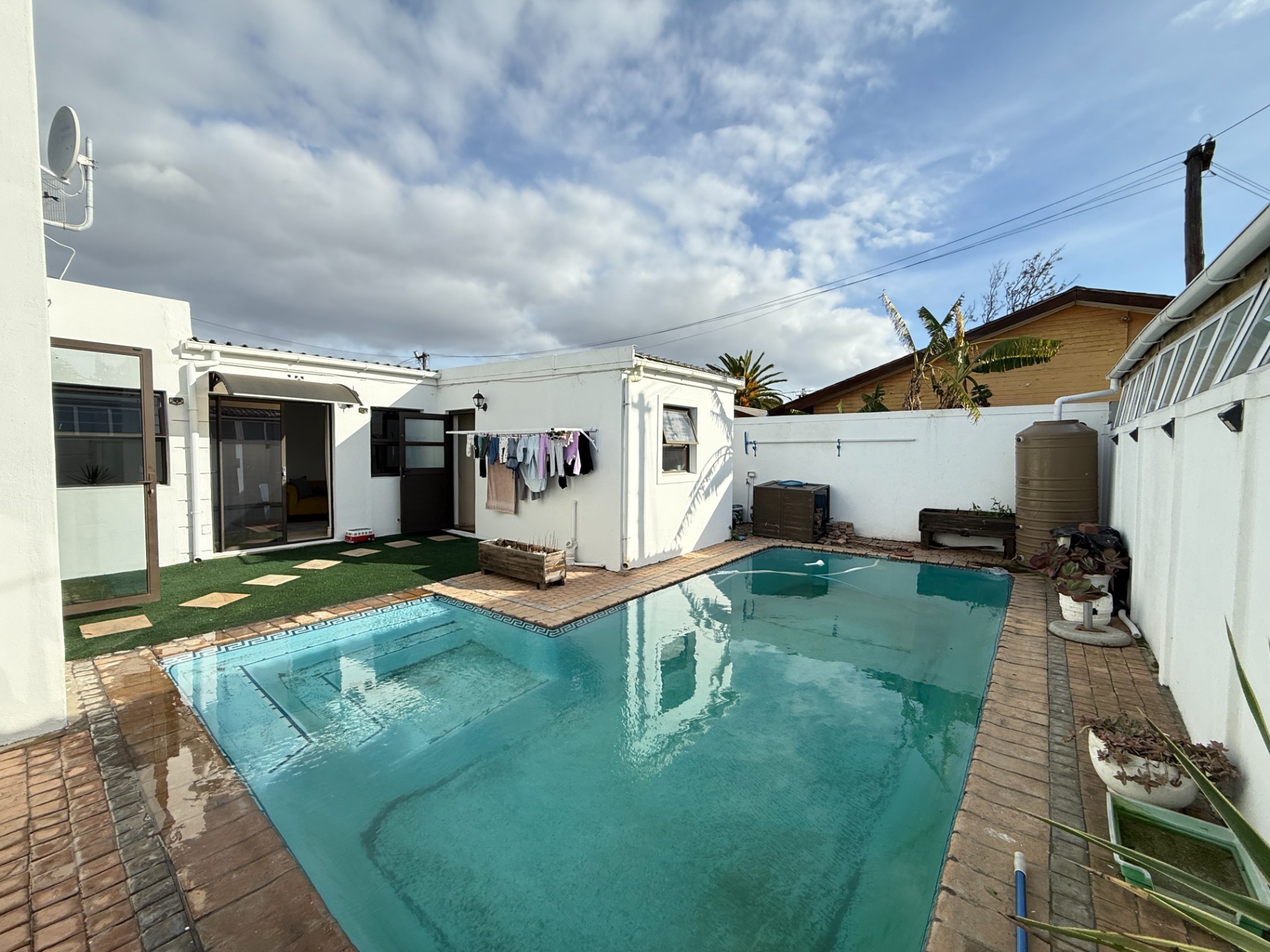 Modern 4 Bedroom Family Home In Goodwood Estate