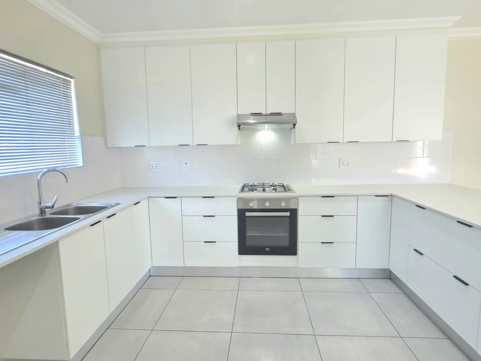 Shared Mandate: Elegant, Move-In Ready Family Home in Popular Fountains Estate, Jeffreys Bay