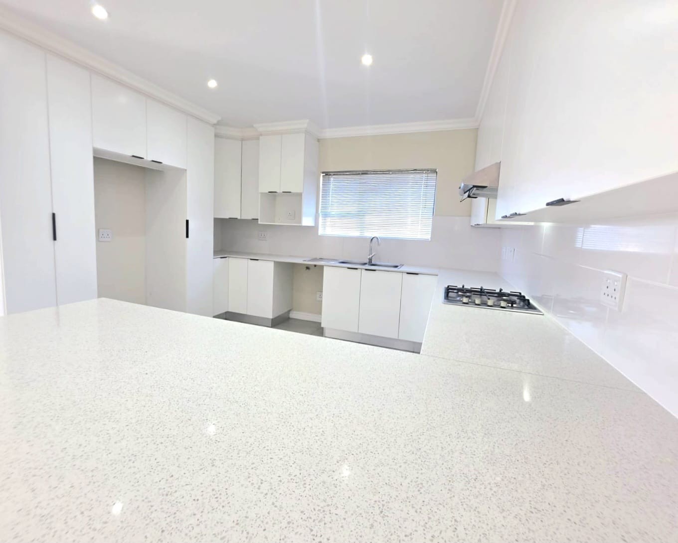 Shared Mandate: Elegant, Move-In Ready Family Home in Popular Fountains Estate, Jeffreys Bay