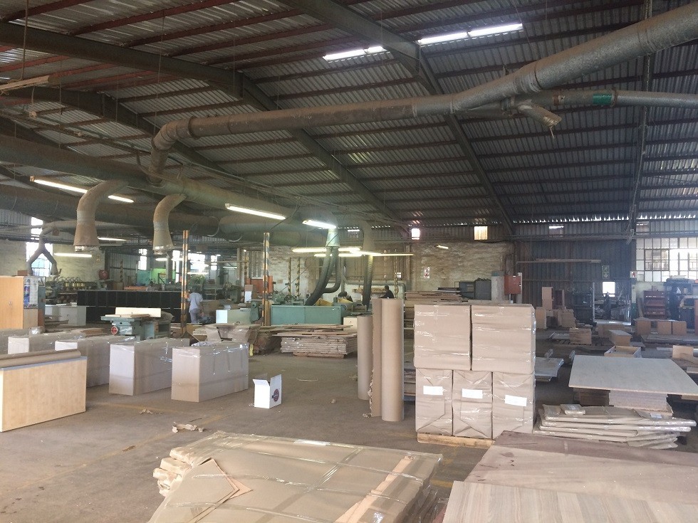 Factory warehouse with massive power and yard to let.