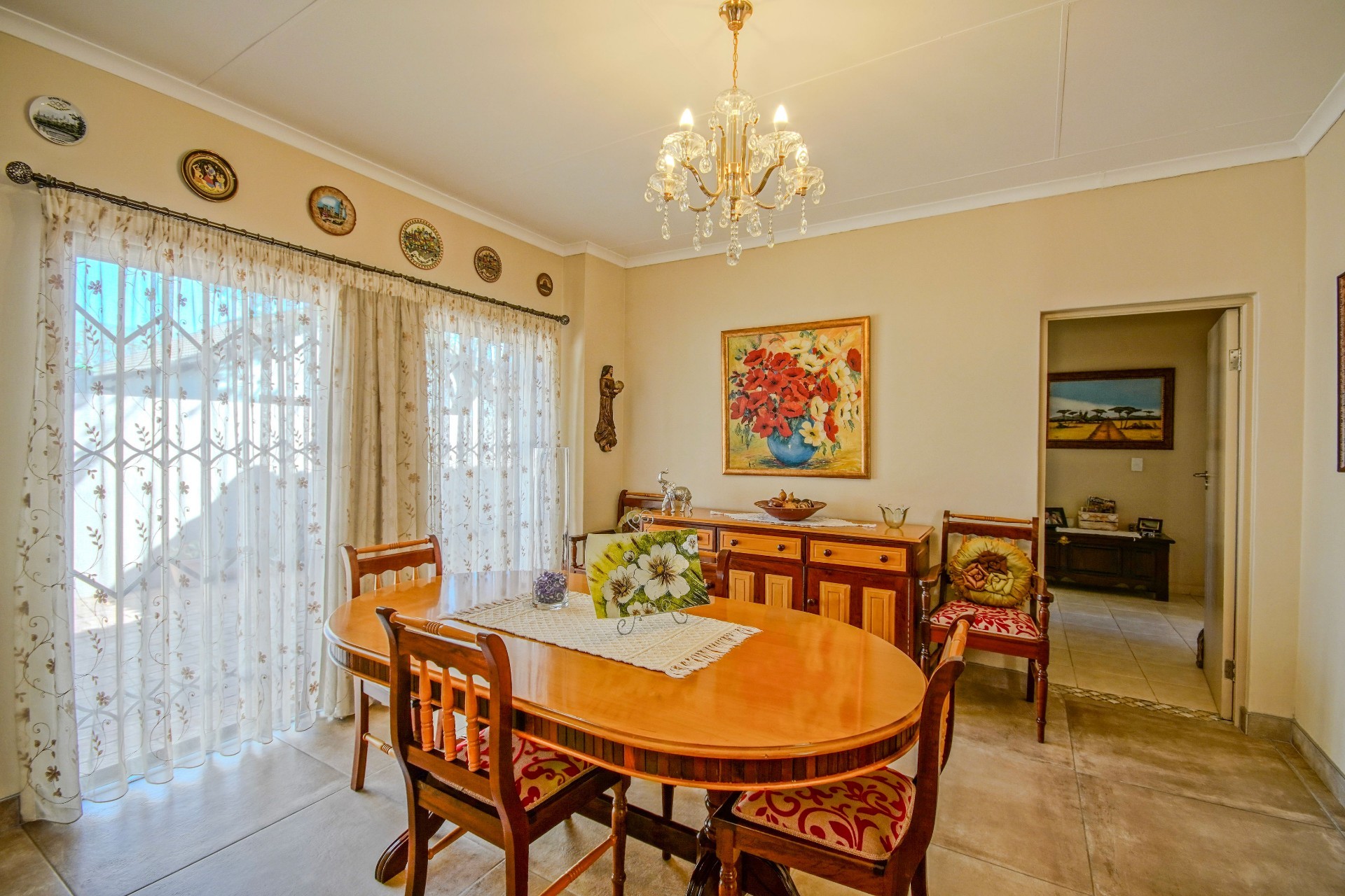 SPACIOUS AND ATTRACTIVE 3-BEDROOM FAMILY HOME!
