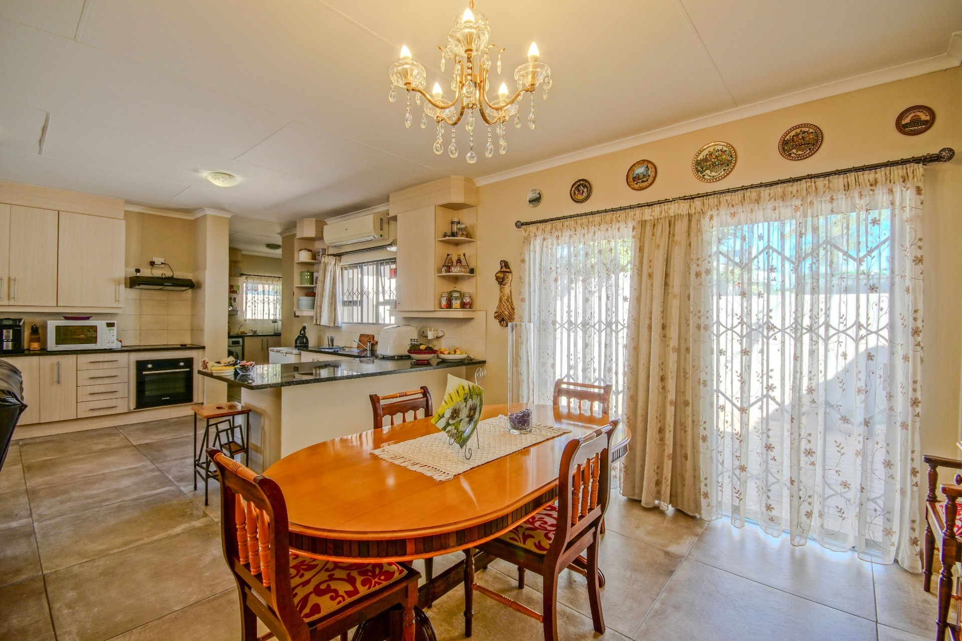 SPACIOUS AND ATTRACTIVE 3-BEDROOM FAMILY HOME!