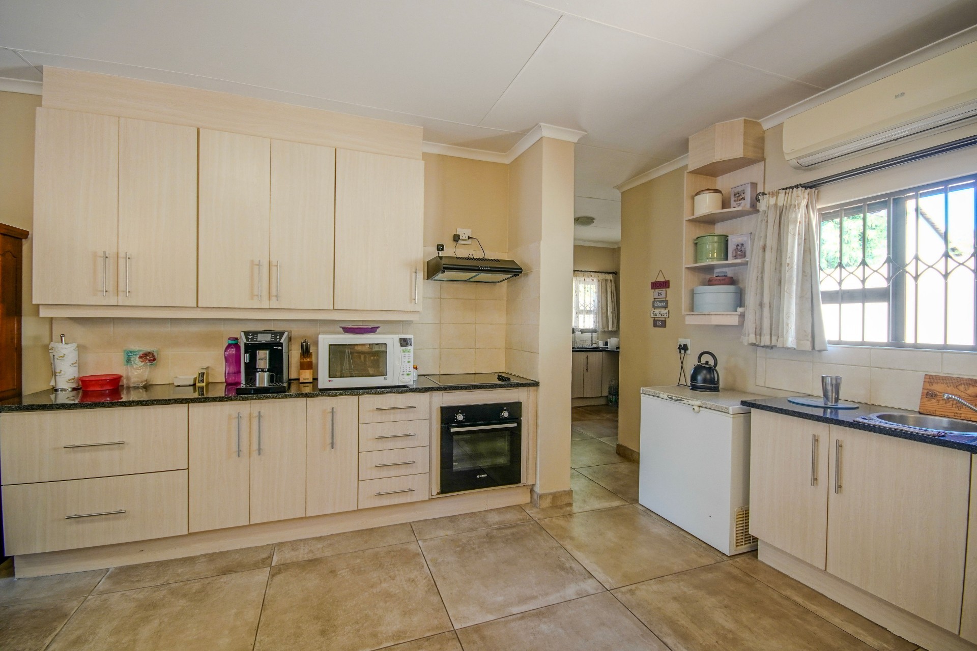 SPACIOUS AND ATTRACTIVE 3-BEDROOM FAMILY HOME!