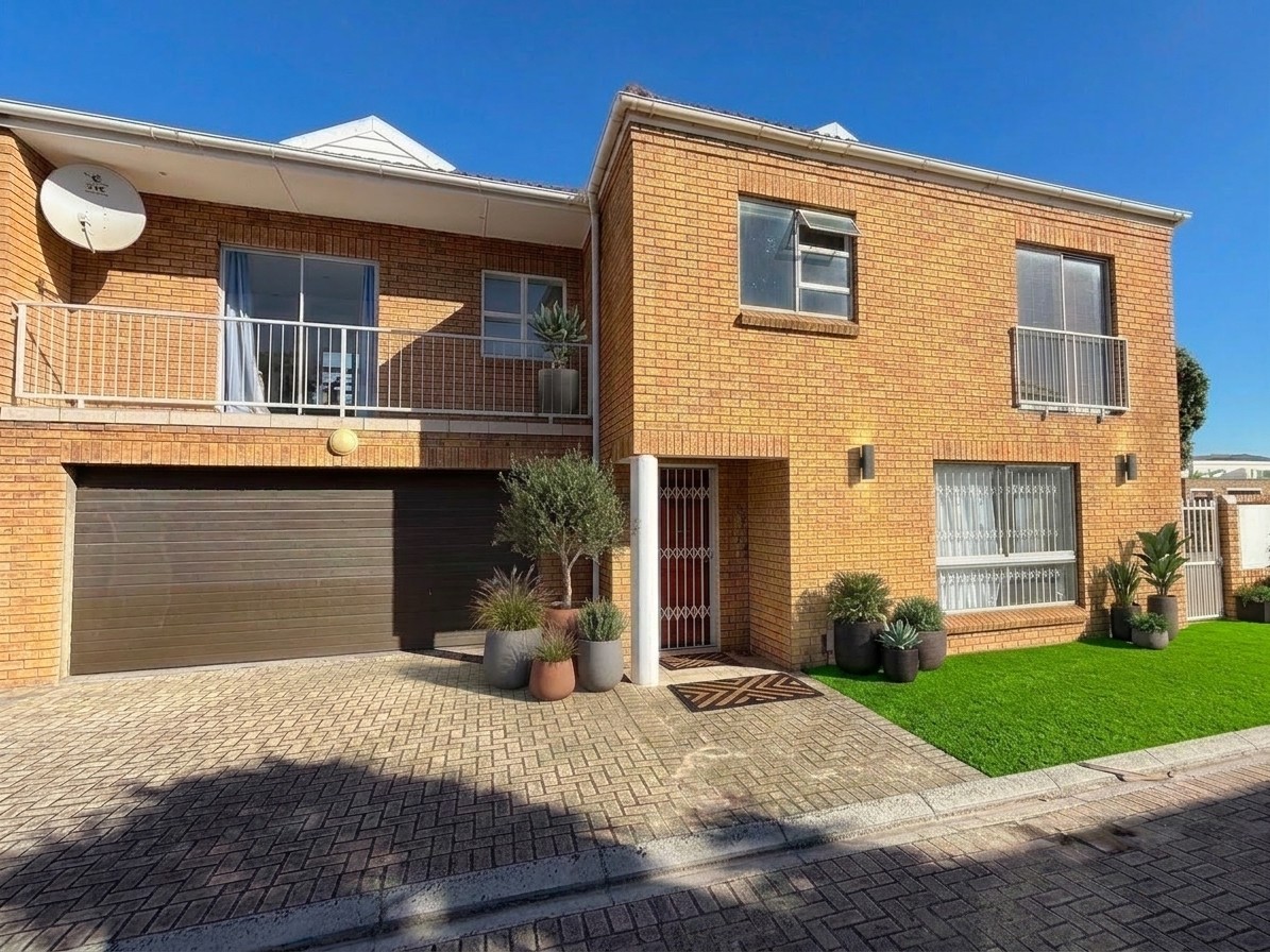 Modern 4 Bedroom Family Home in a Secure Complex in Panorama