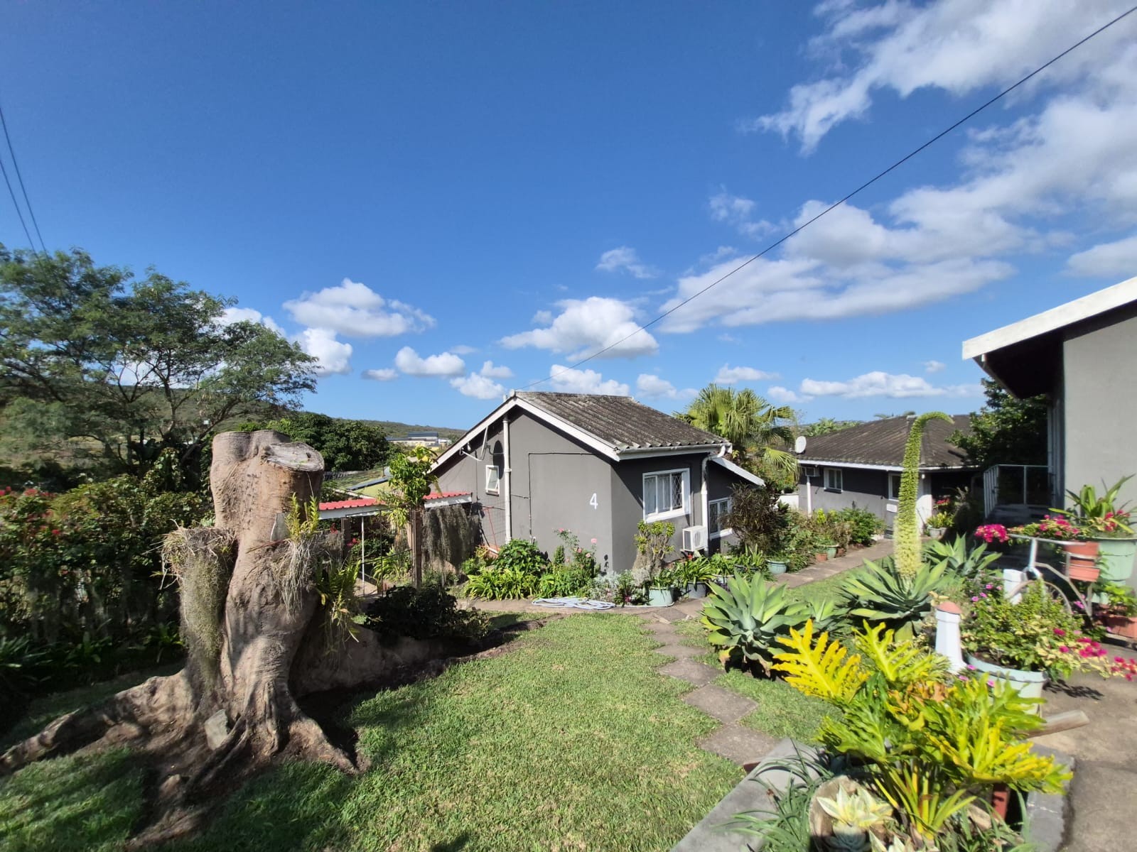 WELL-MAINTAINED PROPERTY WITH AN INCOME-GENERATING FLATLET
