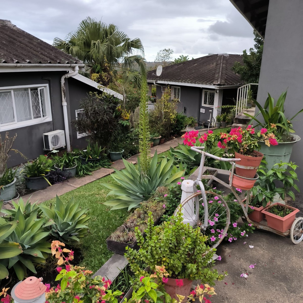 WELL-MAINTAINED PROPERTY WITH AN INCOME-GENERATING FLATLET