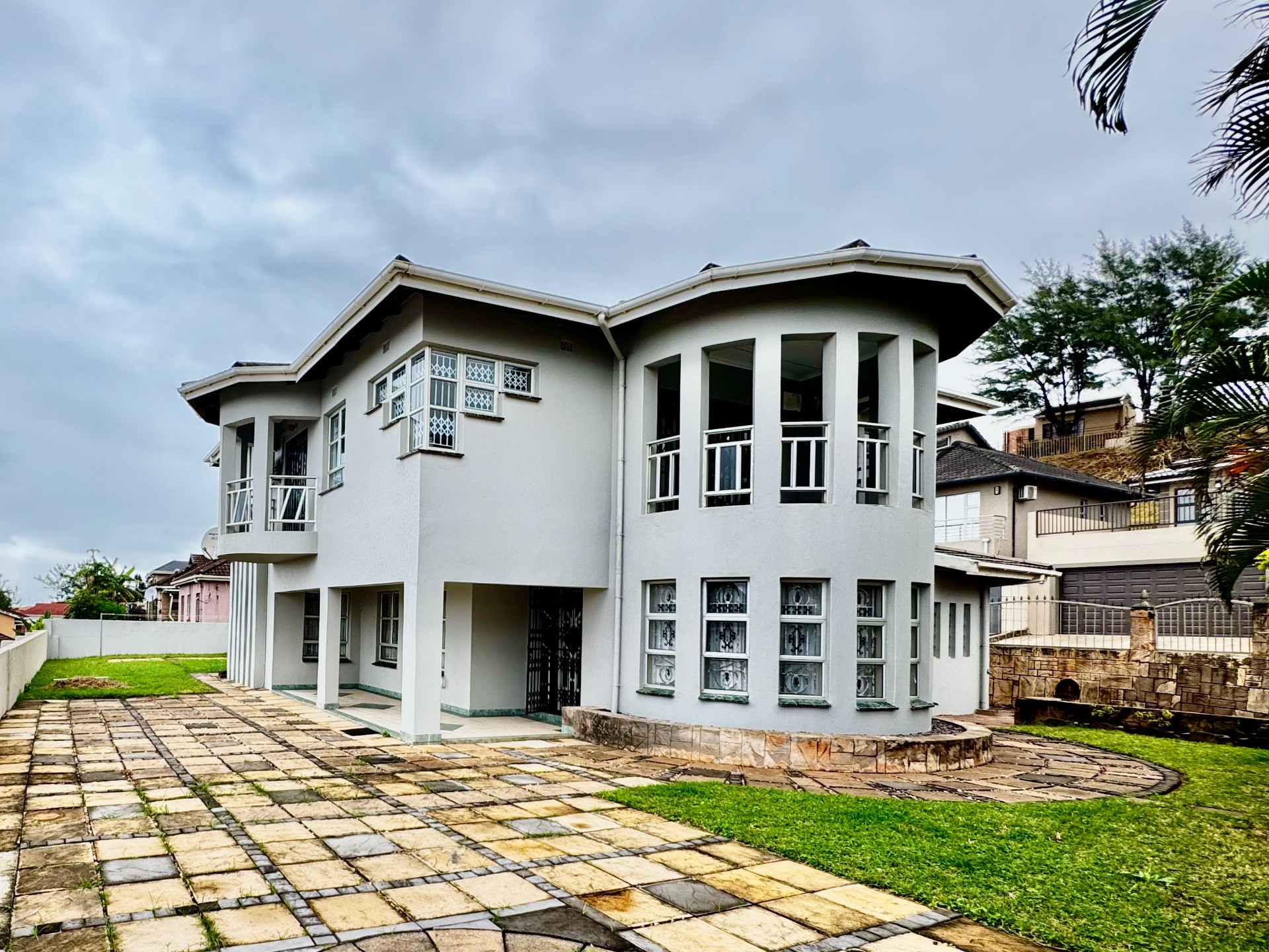 Spacious 5 Bedroom Coastal House