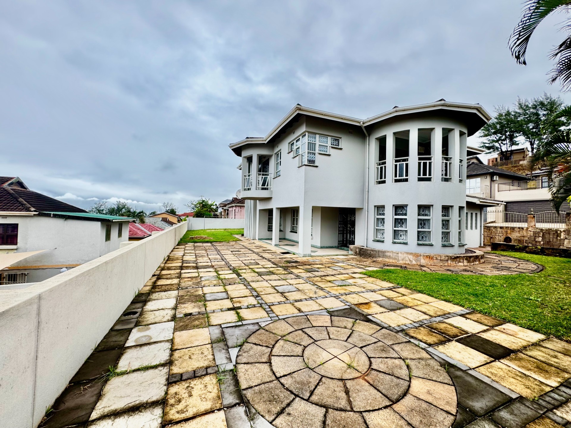 Spacious 5 Bedroom Coastal House