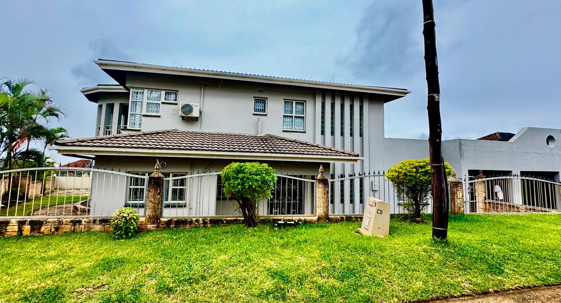 Spacious 5 Bedroom Coastal House