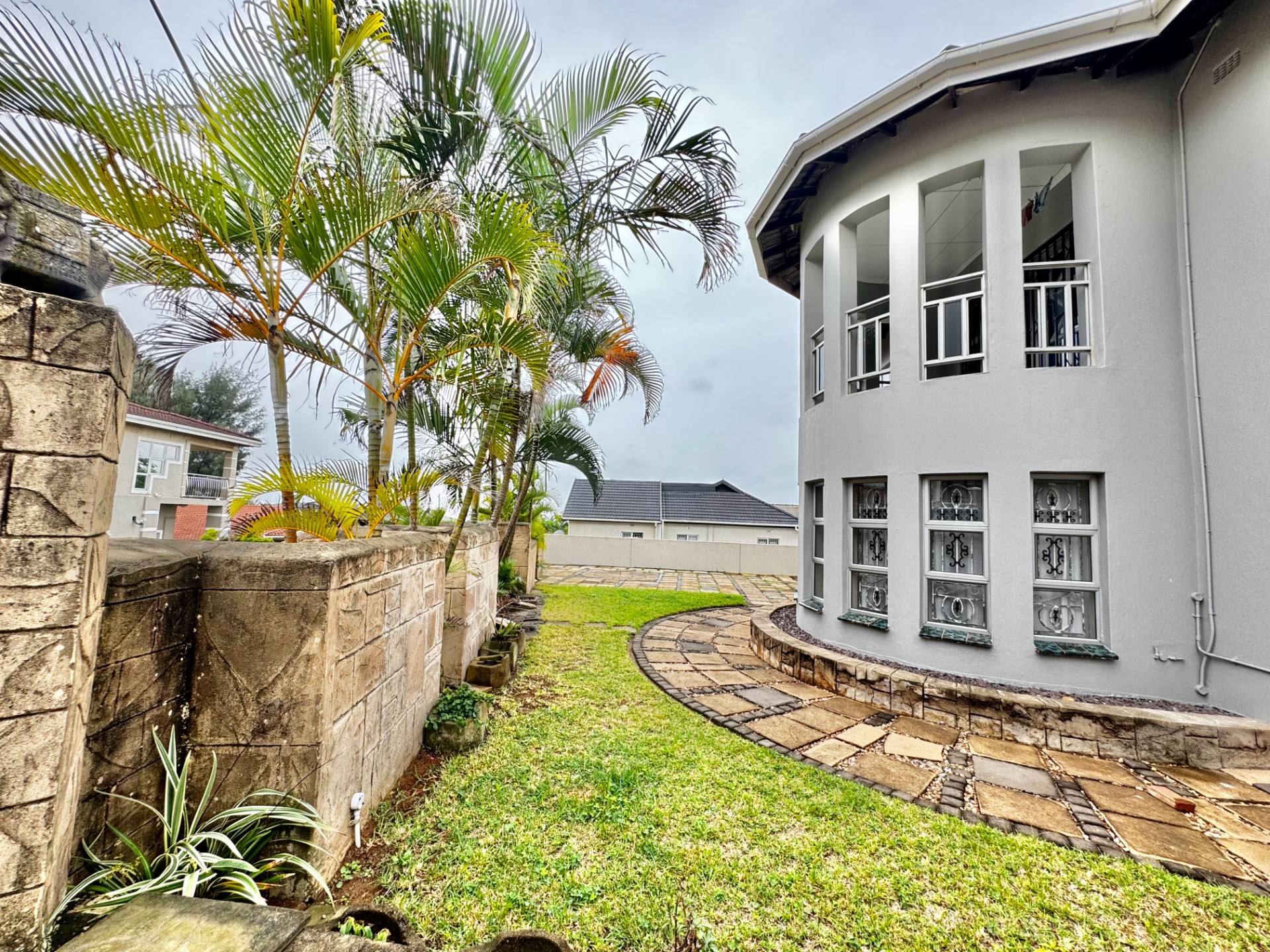 Spacious 5 Bedroom Coastal House