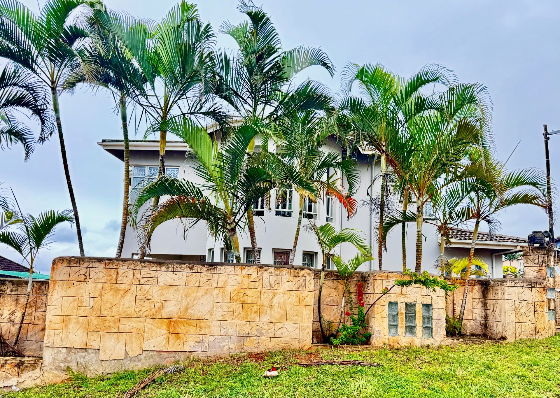Spacious 5 Bedroom Coastal House