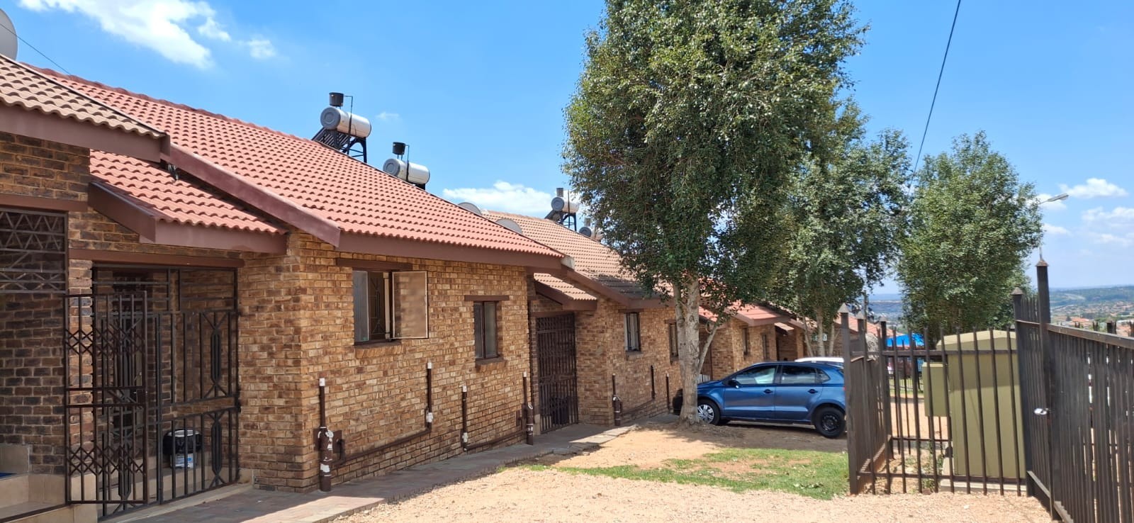 2 Bedroom apartment in Olievenhoutbos Ext 36 for sale!