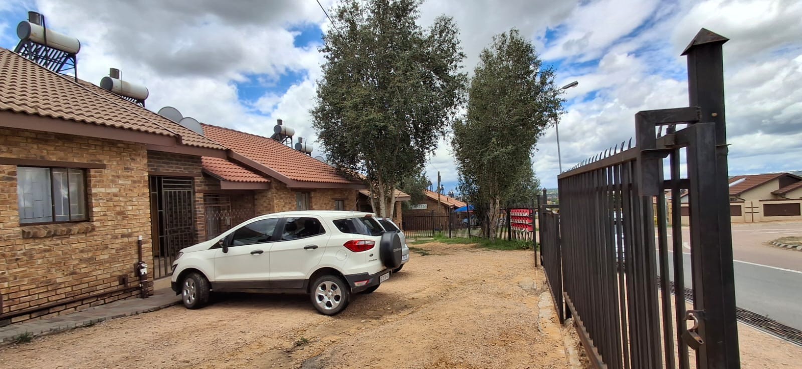 2 Bedroom apartment in Olievenhoutbos Ext 36 for sale!