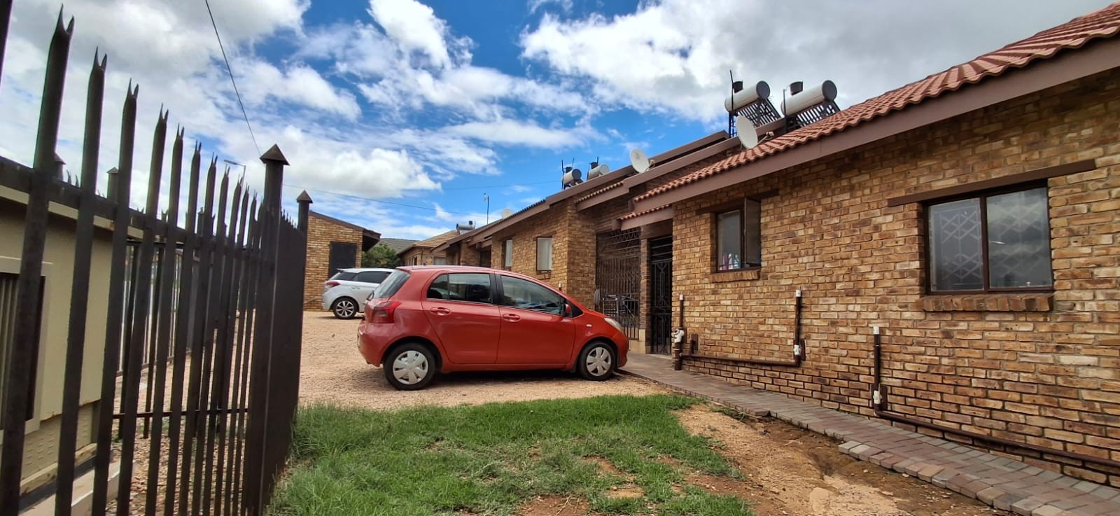 2 Bedroom apartment in Olievenhoutbos Ext 36 for sale!