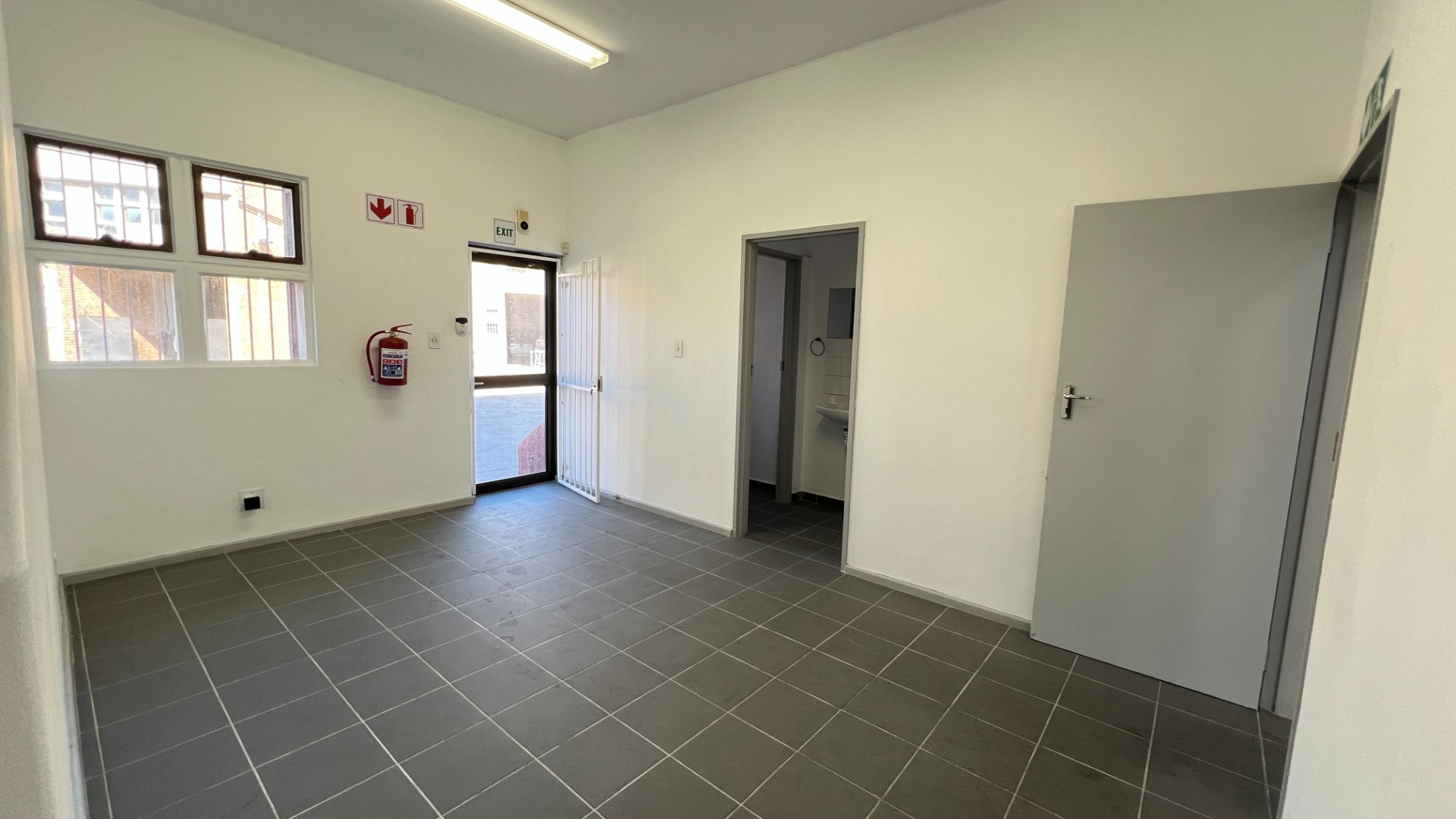 366m² Warehouse To Let in Montague Gardens, Cape Town | Alternator Park | Unit 18