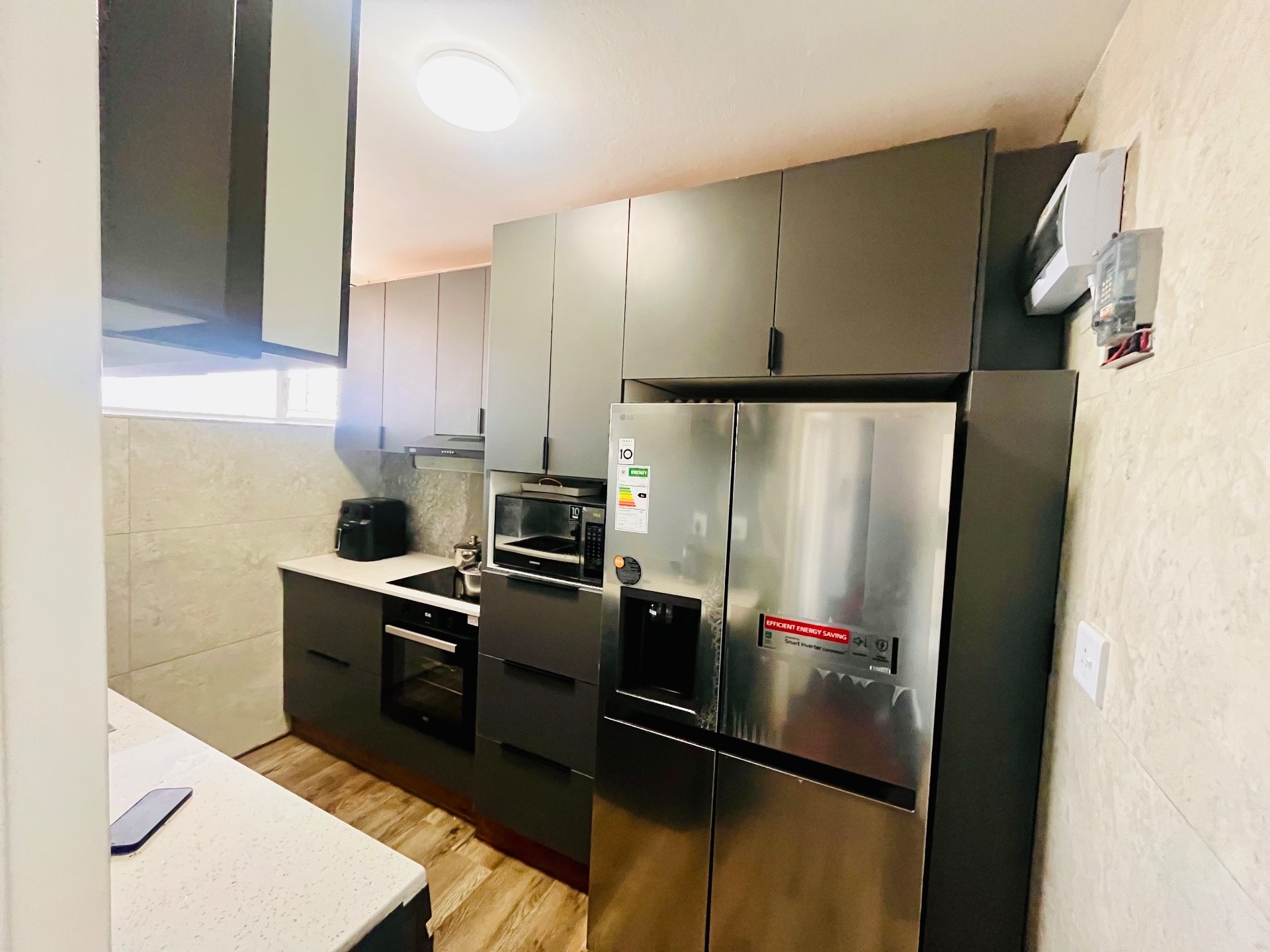 Newly renovated 2-bedroom flat in Davenport Mall