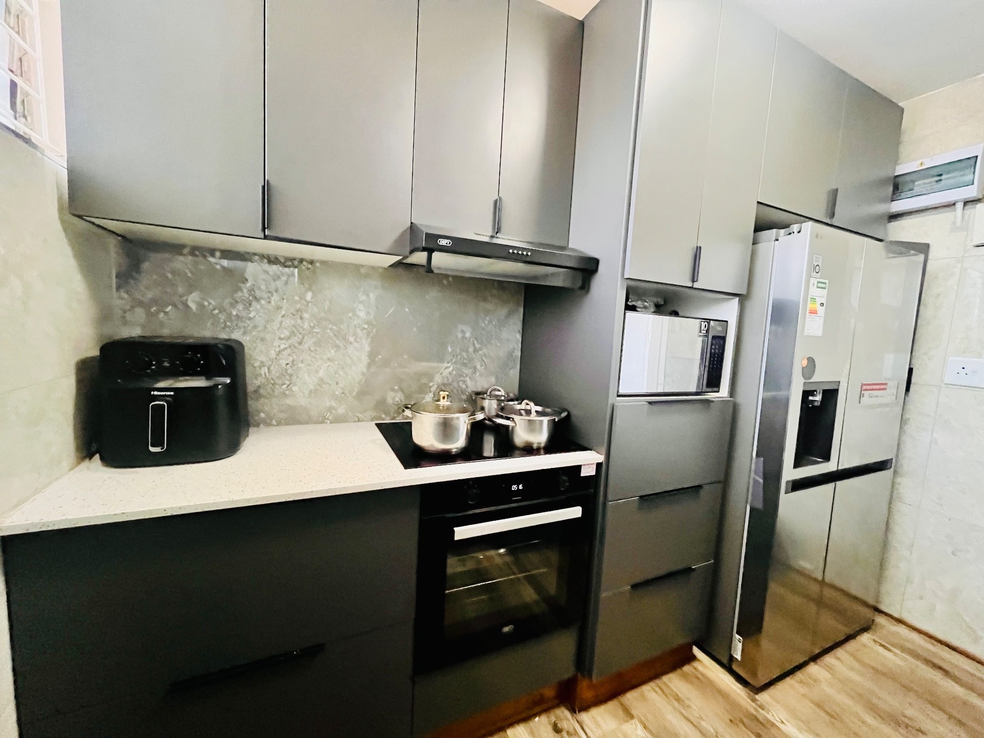 Newly renovated 2-bedroom flat in Davenport Mall