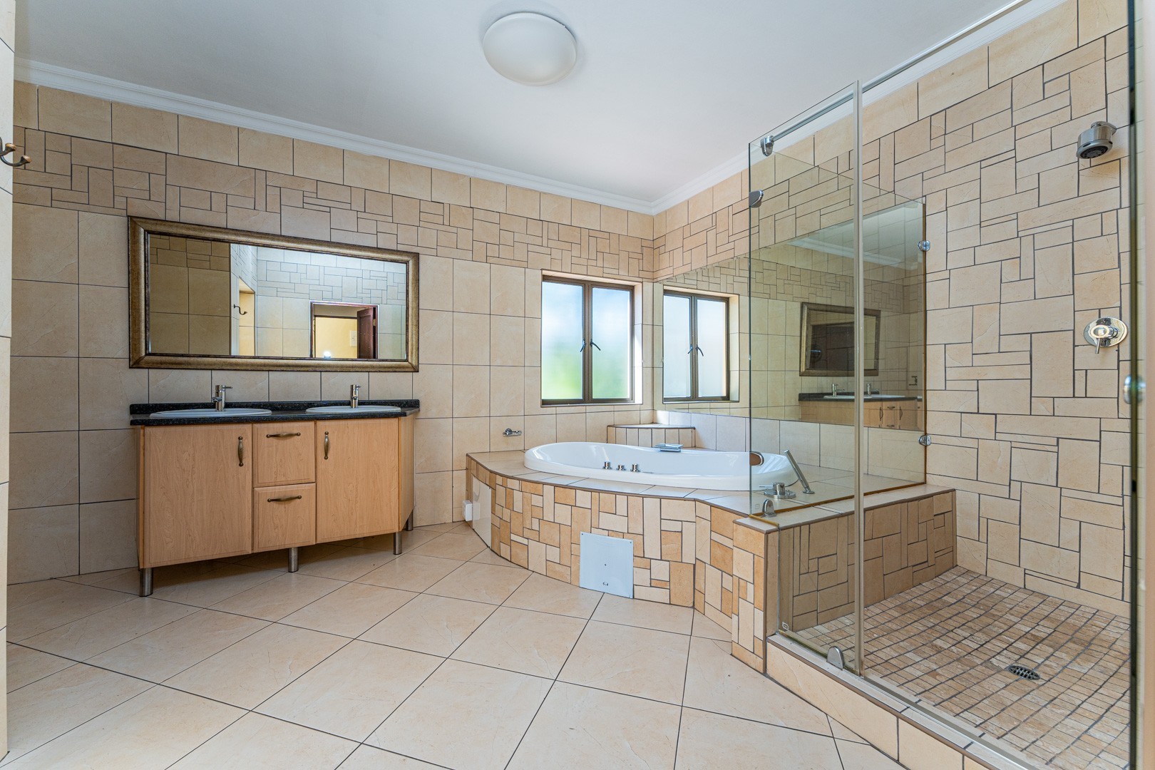 Luxury 8 Bedroom Property in Dainfern Golf Estate