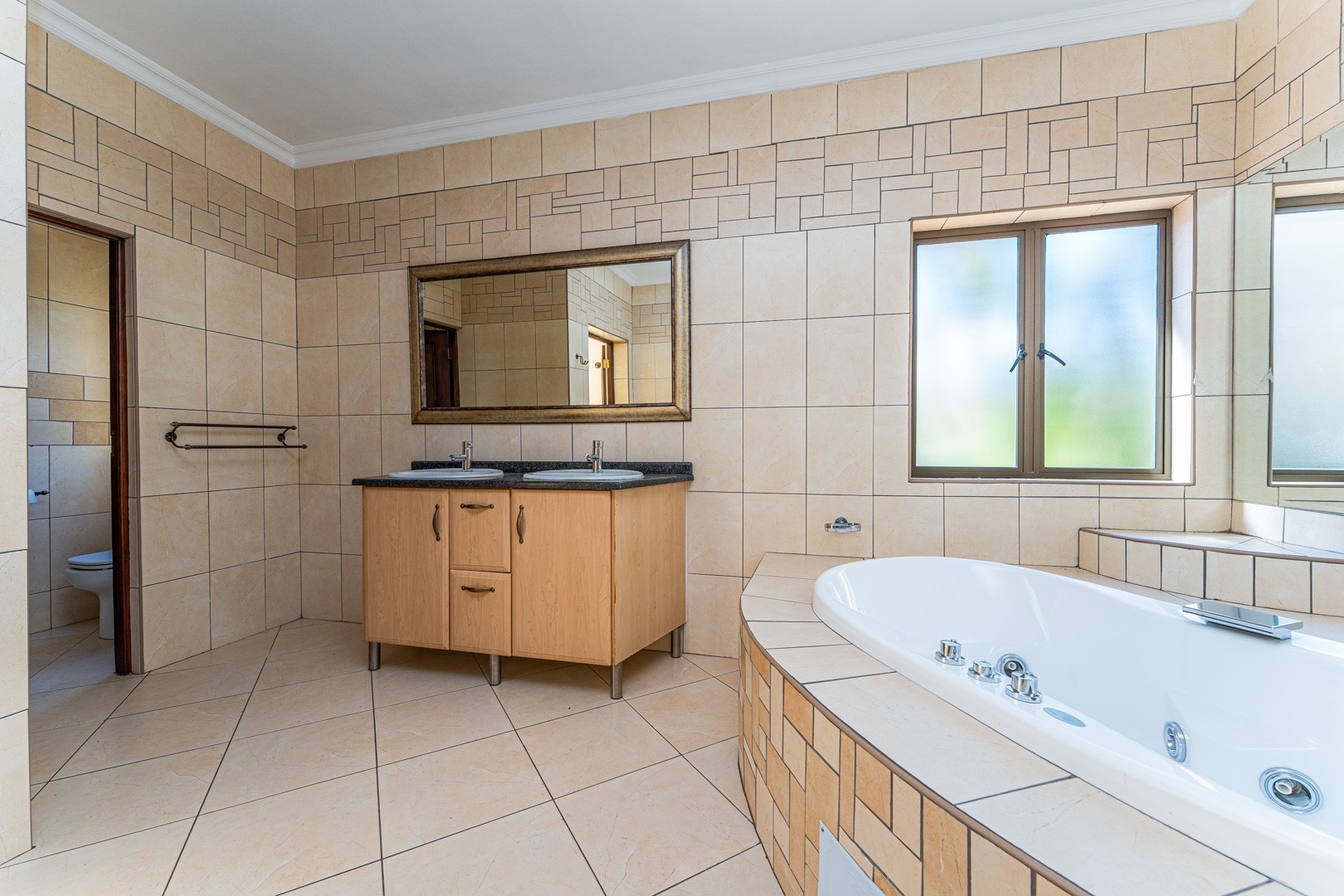 Luxury 8 Bedroom Property in Dainfern Golf Estate
