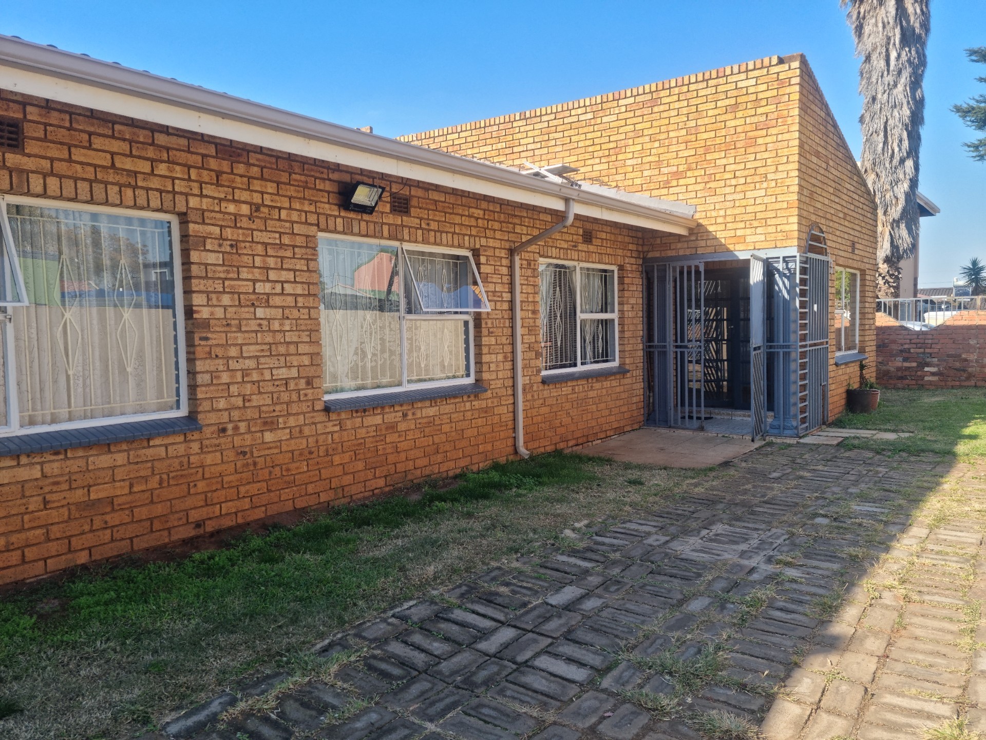 Large 3 bed home with 2 cottages in Eldorado Park. No Transfer Duty