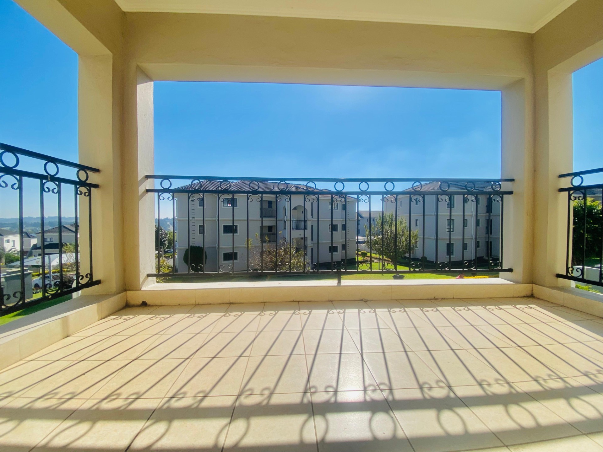 2-BEDROOM 2-BATHROOM 2- CAR PARK Apartment For Sale in Midrand