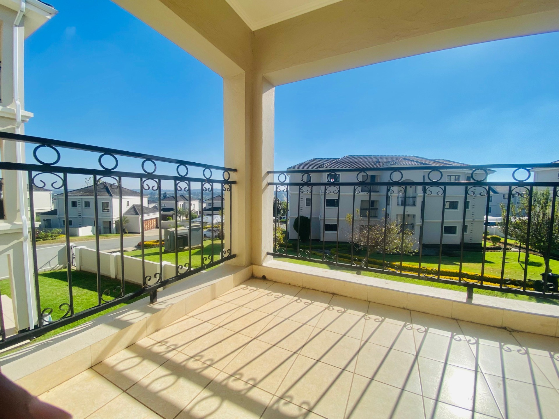 2-BEDROOM 2-BATHROOM 2- CAR PARK Apartment For Sale in Midrand