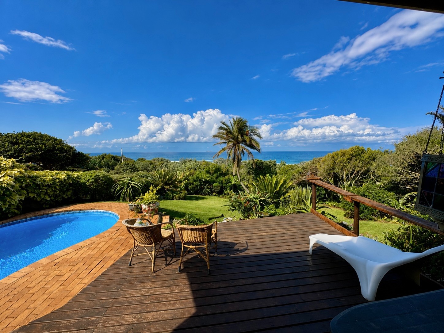 Elegant Sea View Townhouse with Private Pool and Spacious Garden