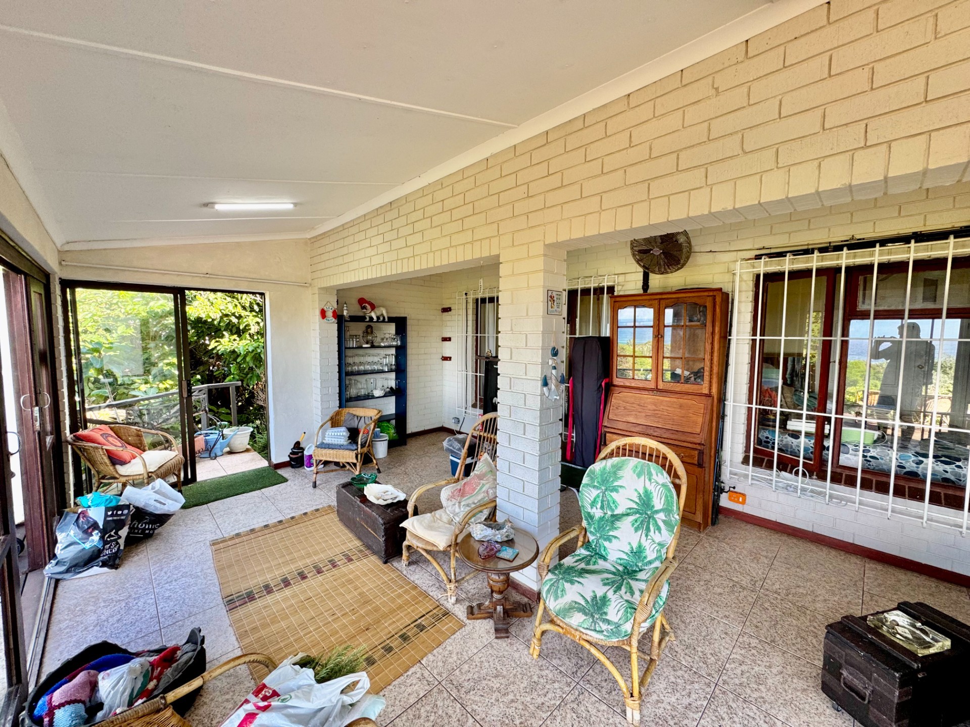 Elegant Sea View Townhouse with Private Pool and Spacious Garden
