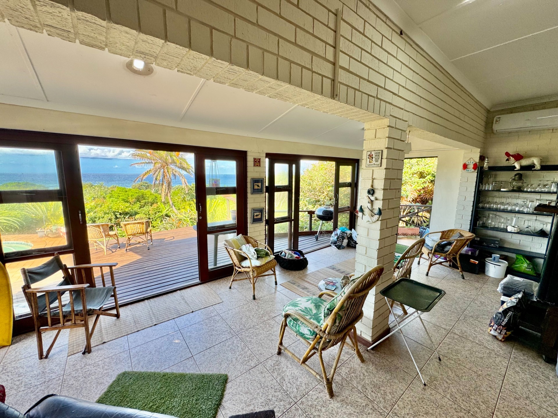 Elegant Sea View Townhouse with Private Pool and Spacious Garden