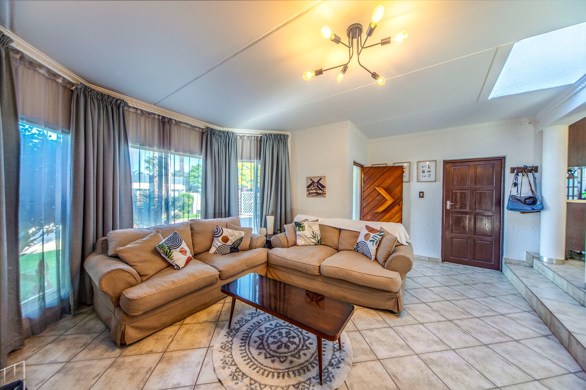 Spacious Two Bedroom Townhouse With Space to Convert Into Three Bedrooms